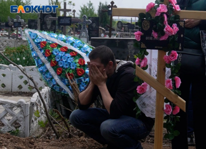 «Хотел стать пожарным»: репортаж «Блокнот» с похорон 7-летнего Лёни Калугина, сбитого пьяным водителем в Макеевке