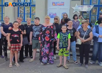  «Спасите нашу единственную школу»: родители и учителя просят власти не закрывать школу №35 в Горловке