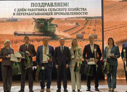 Сбер поздравил аграриев и работников перерабатывающей промышленности ДНР