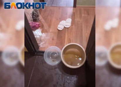 Вялотекущий капремонт дома 260 по Петровского в Донецке обернулся затоплением квартир