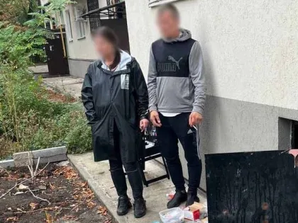 Возлюбленных задержали в Мариуполе за распространение наркотиков