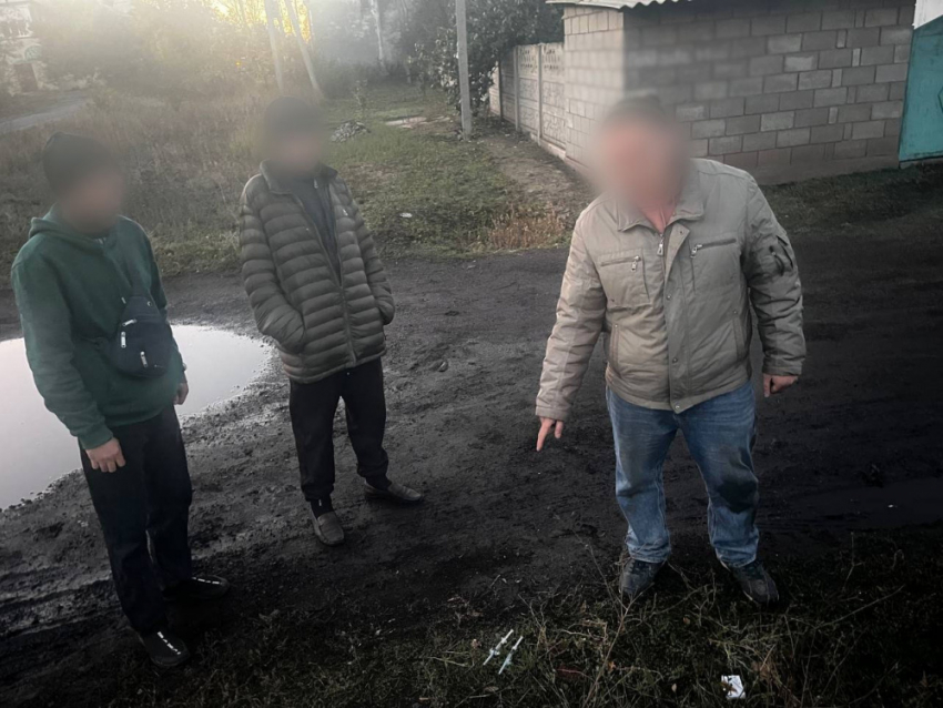 Двоих наркоманов с «дозой» поймали полицейские в Донецке