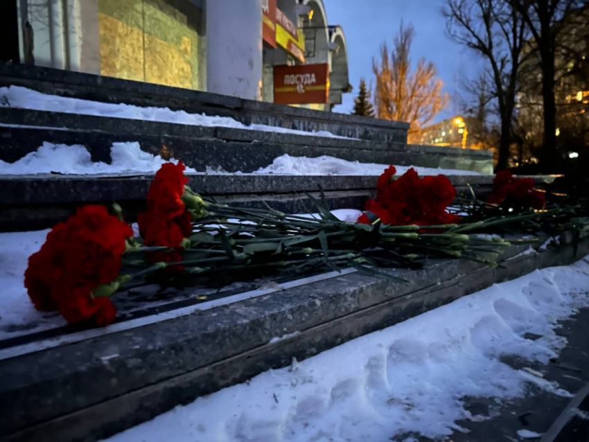 Губернаторы и главы 54 регионов РФ выразили соболезнования Донецку в связи с гибелью 27 человек при обстреле укронацистами рынка