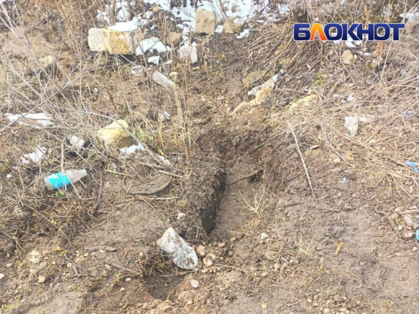 В Макеевке на Гризодубовой Водоканал разрыл место прорыва трубы и бросил работу