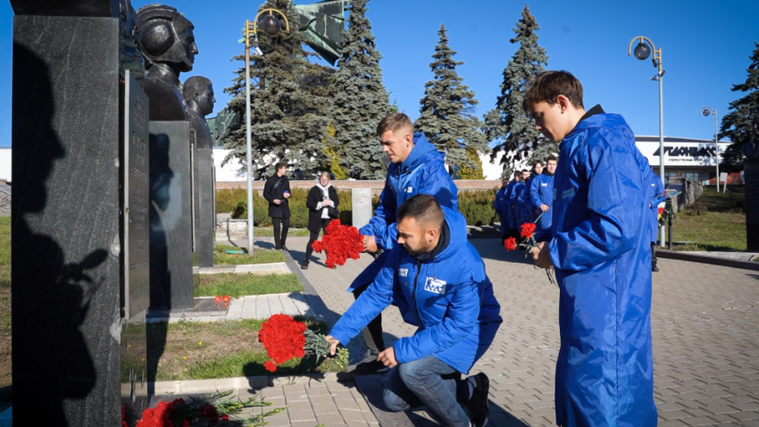 В Донецке почтили память легендарного комбата «Спарты» Арсена «Моторолы» Павлова