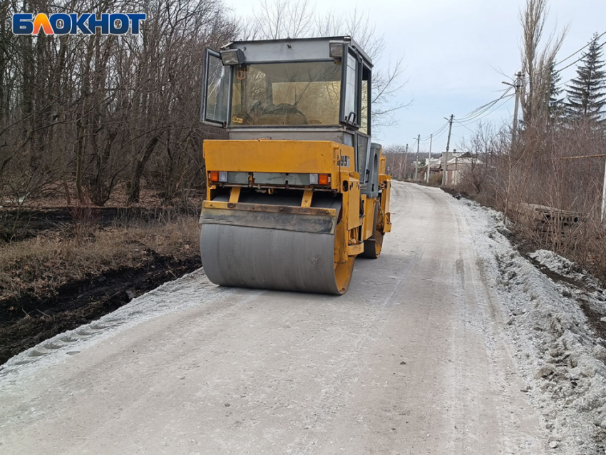 В поселке Флора Кировского района Донецка ДРСУ возвращает проезжаемость улице Гете