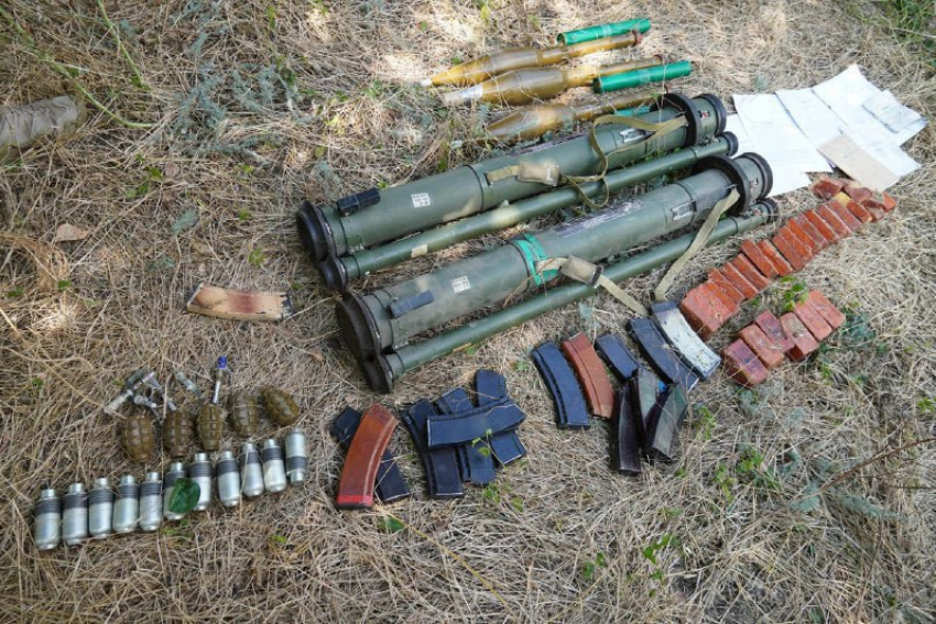 Росгвардейцы обнаружили схрон ВСУ и обнаружили в нем 10 кг тротила