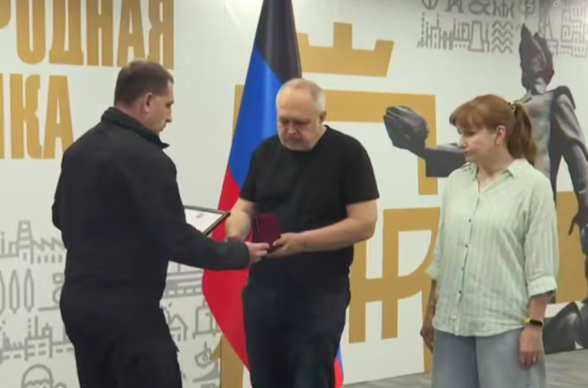 Орден Мужества от президента: родителям погибшего военкора Мартемьянова передали награду