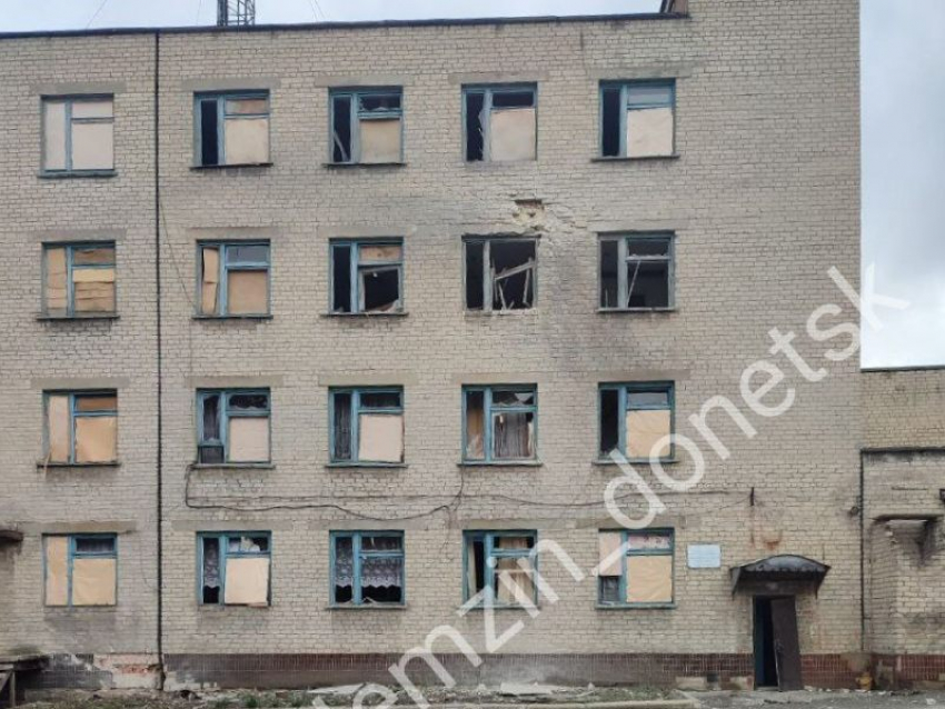 ВСУ повредили здания техникума и школы-интерната в Донецке, а также ранили двух мирных жителей в ДНР: сводка за 4 апреля