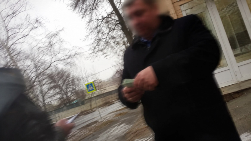 Бывший замгендиректора «Почты Донбасса» получил 7 лет за взятки от поставщика конфет