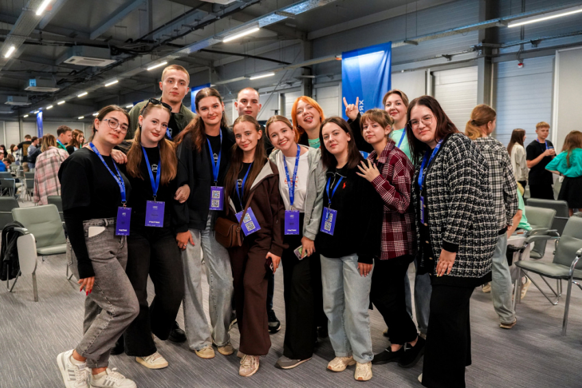 Студенты ДНР показали, каким хотят видеть будущее Республики