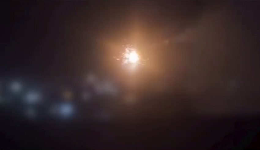 ФСБ показали зрелищные кадры сбития украинских дронов над ДНР