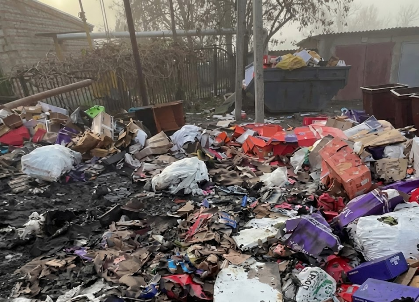 Гарь, грязь и горы коробок: жители Макеевки показали последствия мусорного коллапса