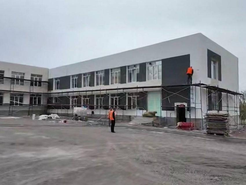 В Макеевке завершается капитальный ремонт школы, которая пострадала от обстрелов в прошлом году 