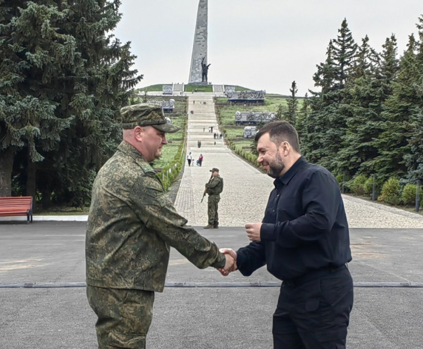 В честь Дня России в ДНР на Саур-Могиле состоялось награждение военнослужащих