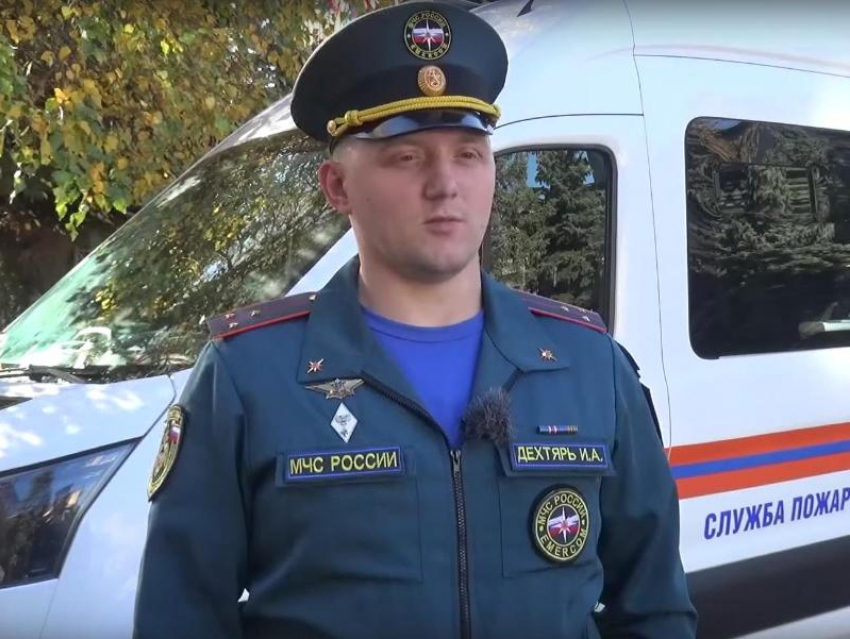 О последствиях обстрелов тц «Галактика» и склада техники горноспасателей рассказал офицер МЧС из Донецка 