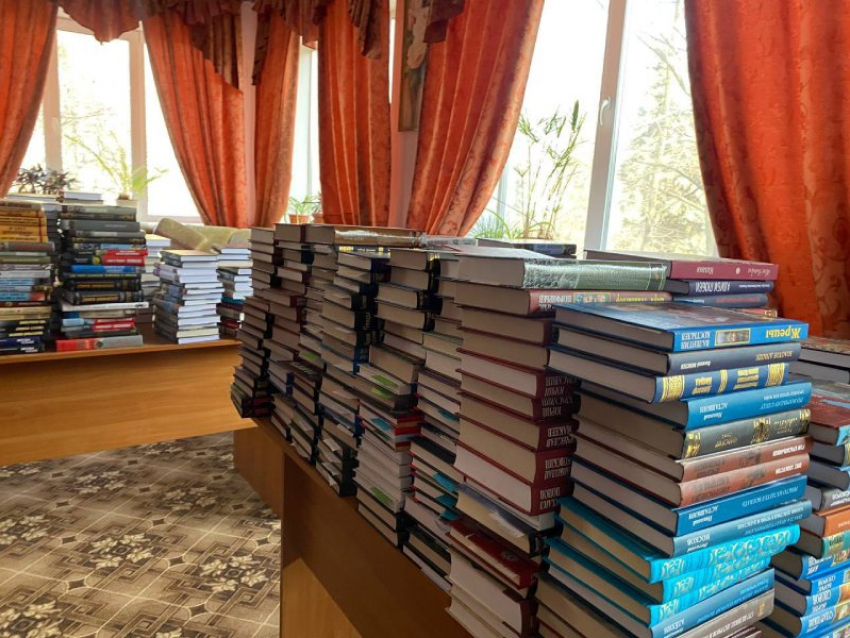 Библиотеки Харцызска пополнились большой партией новых книг