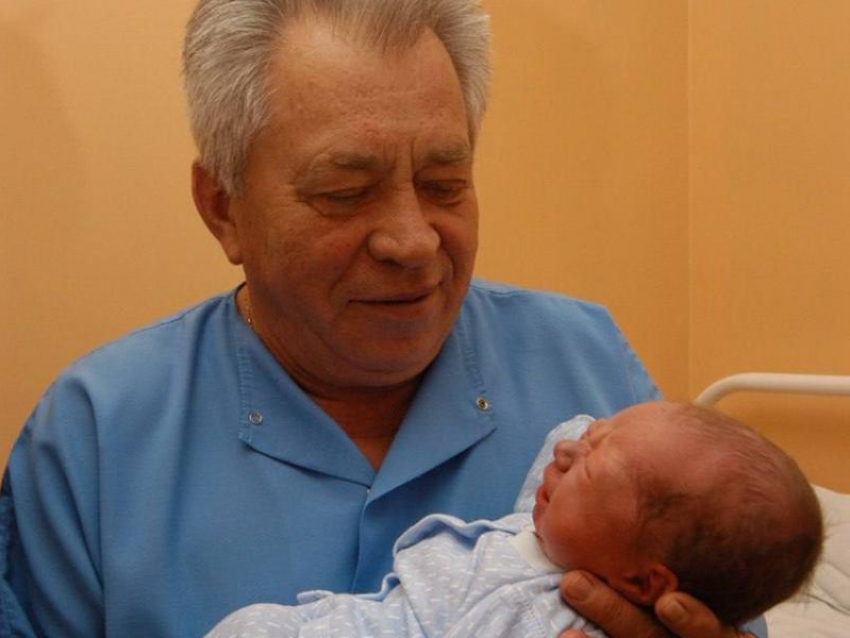 Центру охраны материнства и детства в Донецке присвоено имя легендарного врача из Донбасса Владимира Чайки 