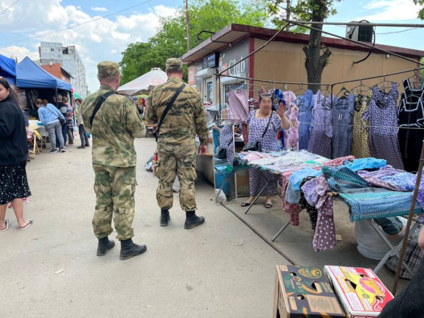 В Мариуполе идёт борьба со стихийной уличной торговлей 