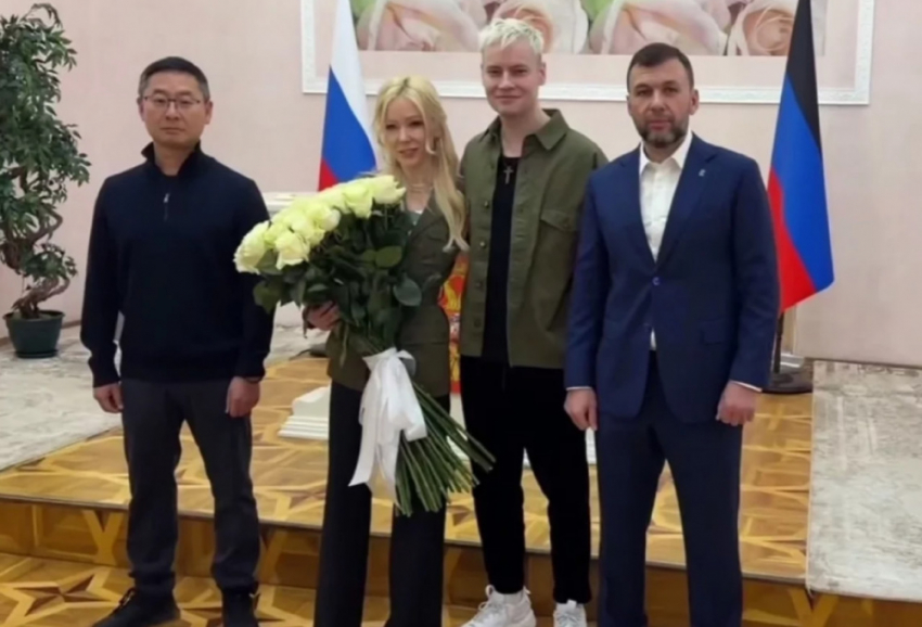 За непатриотичный выбор свадебных нарядов в ЗАГСе Донецка критикуют SHAMANA и Мизулину в сети