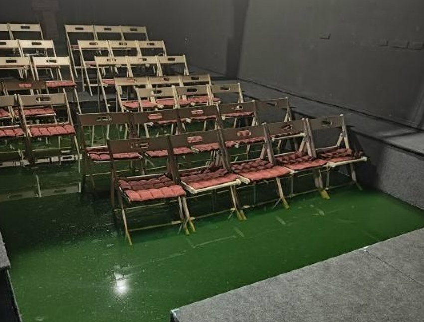 Донецкий Новый театр затопило из-за прорыва отопления в соседнем подъезде