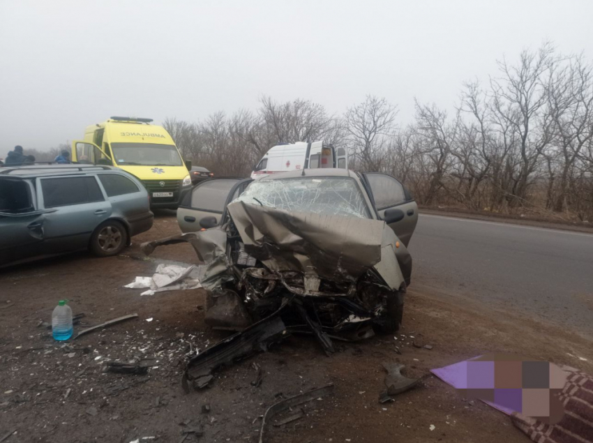 Два человека погибли и четыре пострадали в лобовом столкновении автомобилей в Старобешевском районе ДНР