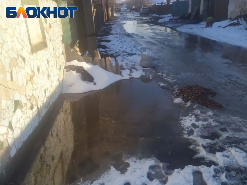 Океан из замерзших фекалий затопил улицу Степную в Макеевке, жители с ужасом ждут оттепели