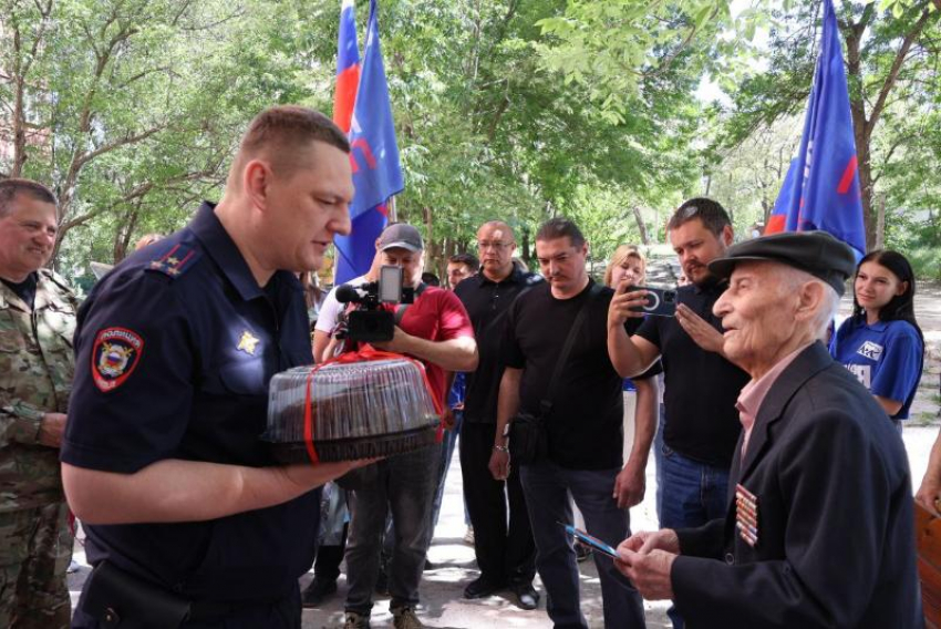 Прошел Курскую дугу, бои за Финляндию и Бессарабию: участнику ВОВ из Мариуполя исполнилось 105 лет