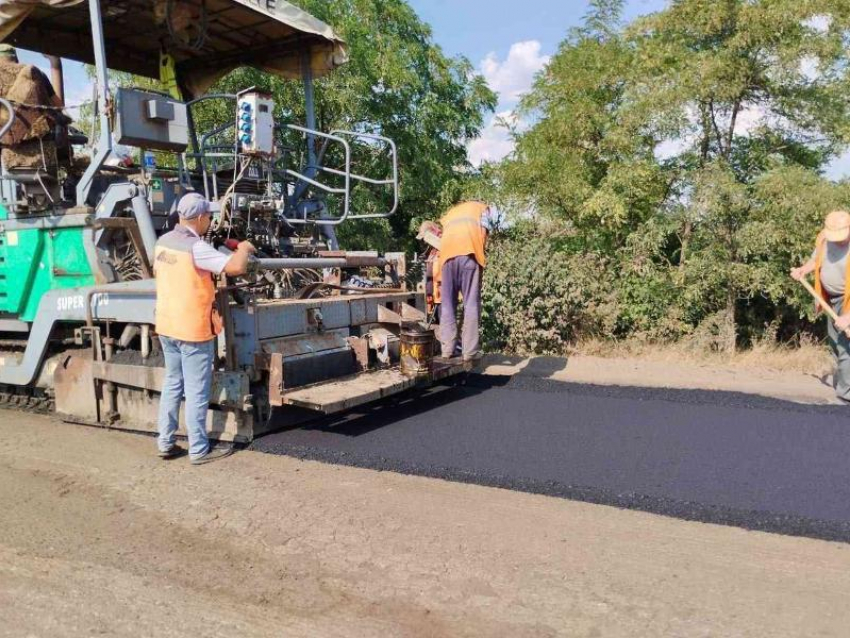 В Старобешевском районе ДНР идёт ремонт дороги Новоекатериновка-Кумачово