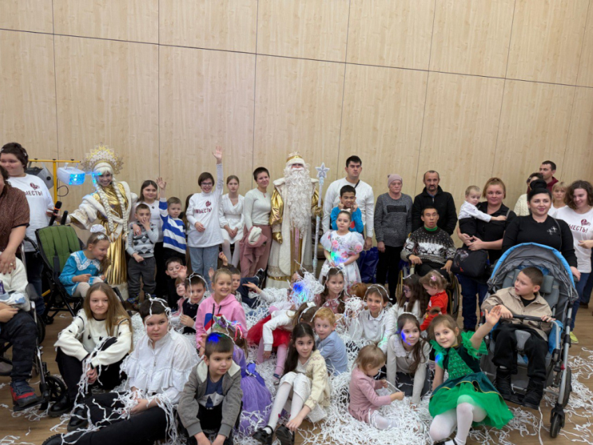 Сотням тяжелобольным детям Донбасса подарили «Новогоднее чудо»