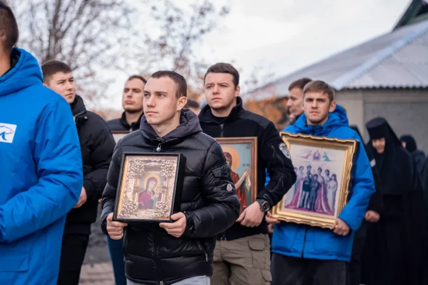 Свыше 4 тысяч жителей ДНР приняли участие в акции «Россия – семья семей!»