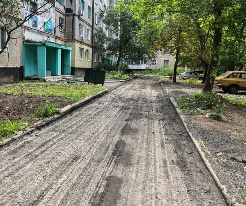 В Макеевке ДНР срывают новый асфальт, а в соседнем посёлке дорог нет 30 лет