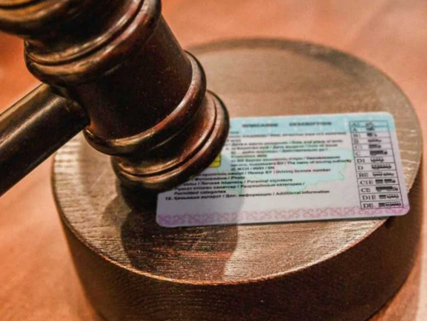 Сбежал с места аварии: суд Енакиево, ДНР, на год лишил прав водителя 