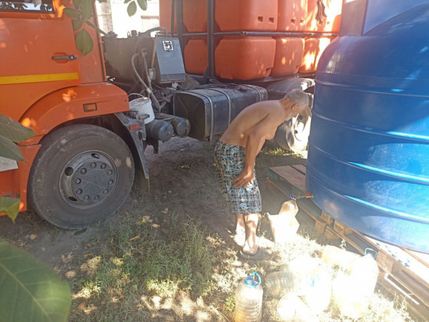 «Где 75 водовозов?» Жители Кировского района Донецка остались без подвоза воды