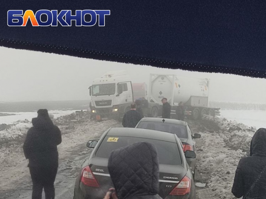 Автомобилисты не могут проехать к КПП «Мариновка»