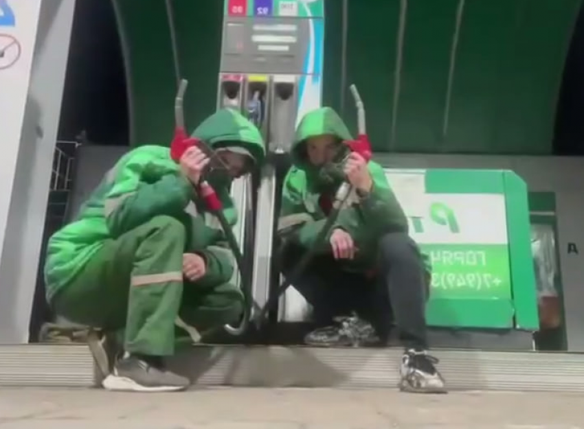 Про «безбожные» заправки сняли истерический клип сотрудники АЗС в ДНР