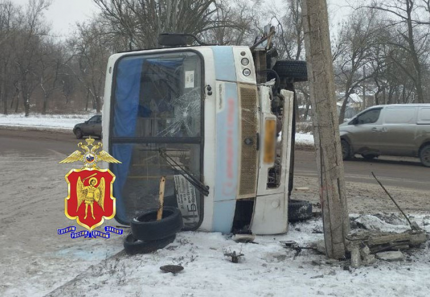 В Донецке на ходу перевернулся автобус с пассажирами