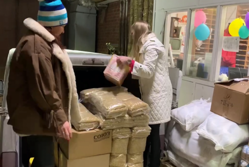 Из Свердловской области в ДНР пригнали 52 фуры гуманитарки
