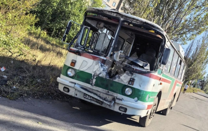 Дрон ВСУ ударил в лоб пассажирского автобуса в Горловке, ранены дети и 9 пассажиров