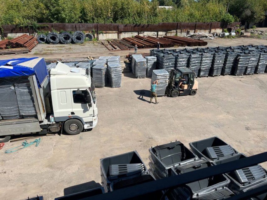 Более 3000 новых мусорных контейнеров привезли в ДНР