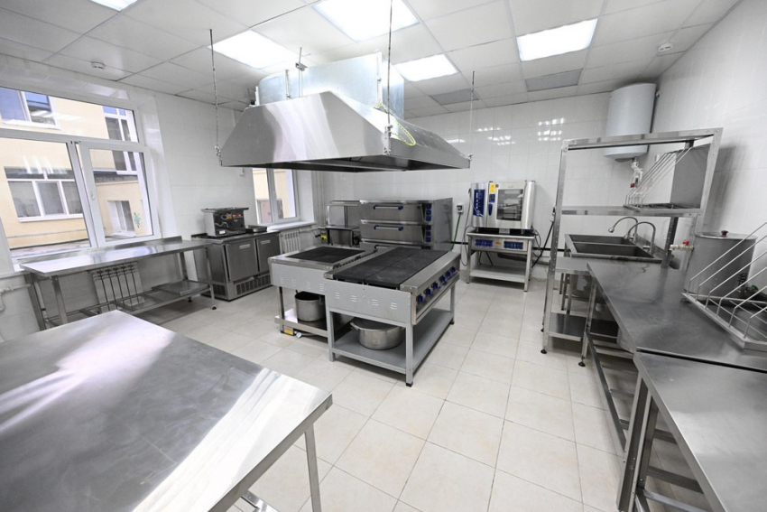 Поваров не хватает чтоб прокормить детей в школах ДНР, заявил министр образования