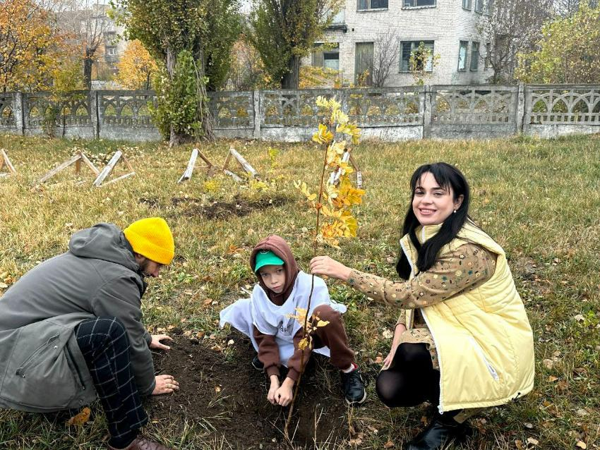 В Амвросиевке появилась аллея героев СВО