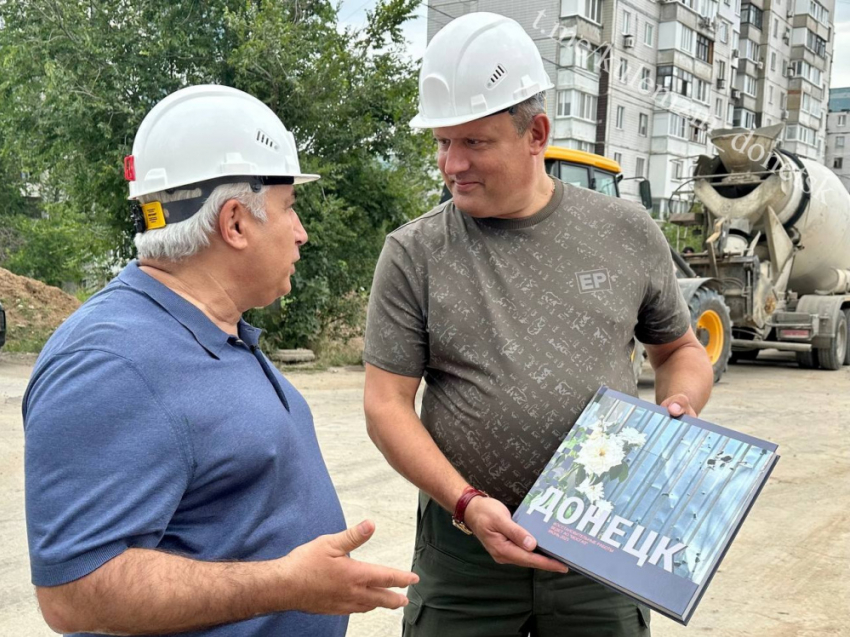 Донецк благодарит Москву за тепло: столичные коммунальщики отремонтировали с начала года 27 котельных и 32 километра теплосетей