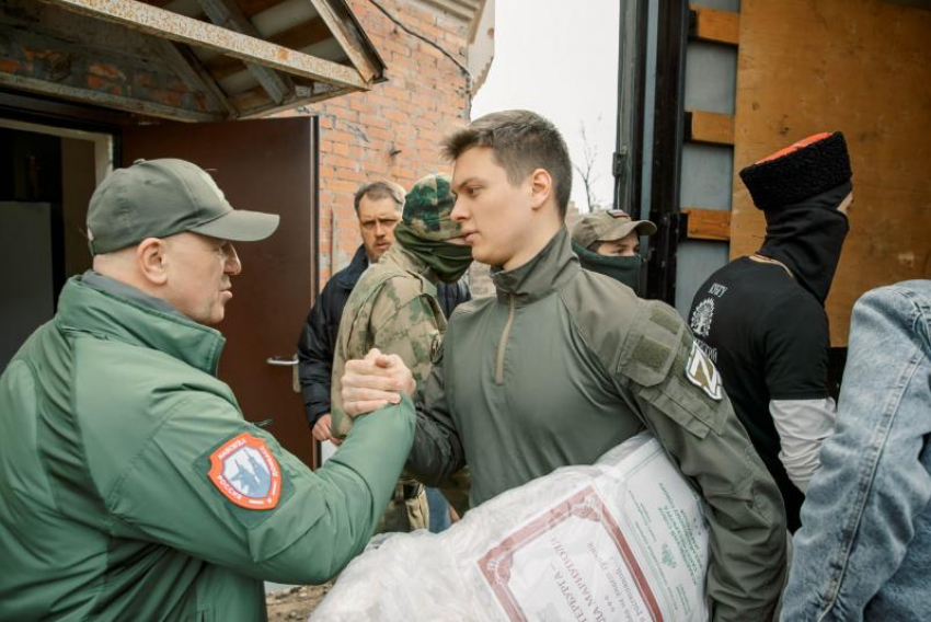 Церковную утварь передала Санкт-Петербургская епархия храмам Мариуполя