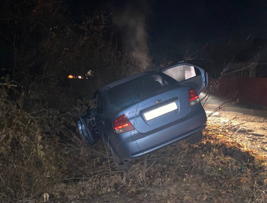 В ДНР автомобиль врезался в столб и сгорел: водитель погиб на месте ДТП