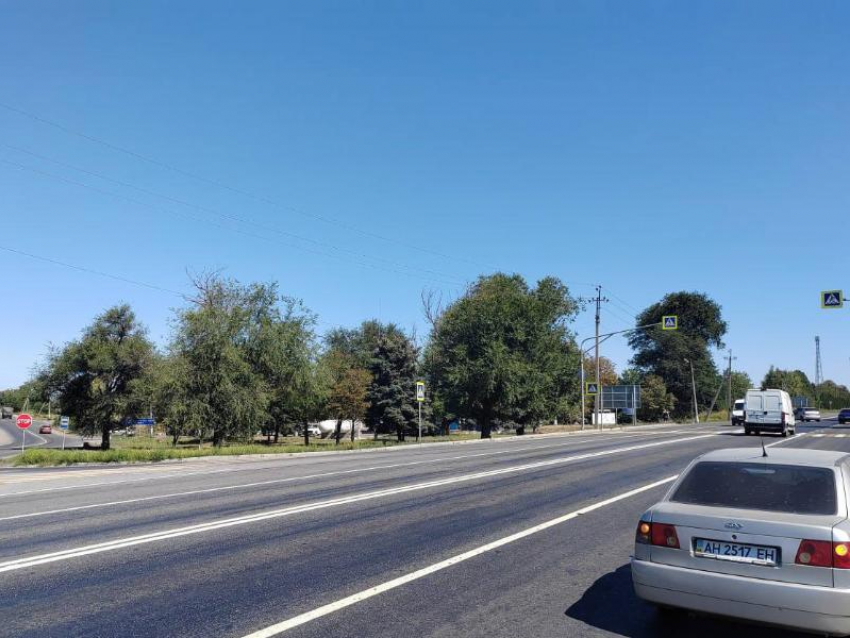 С помощью светофоров и знаков планируют усилить безопасность на трассе Новоазовска