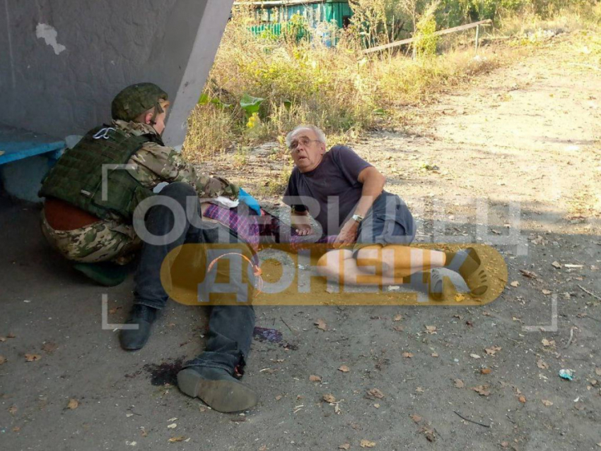 На остановке в Донецке от украинских снарядов погиб 30-летний мужчина