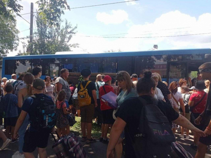189 детей из Волновахи при содействии руководства Челябинской области отправились отдыхать на Черное море