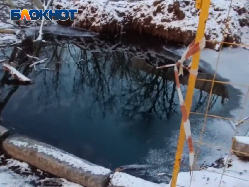 Без воды в кранах, но с «озёрами» на дорогах: жители улицы Сеченова в Донецке больше года ждут ремонта аварийной скважины