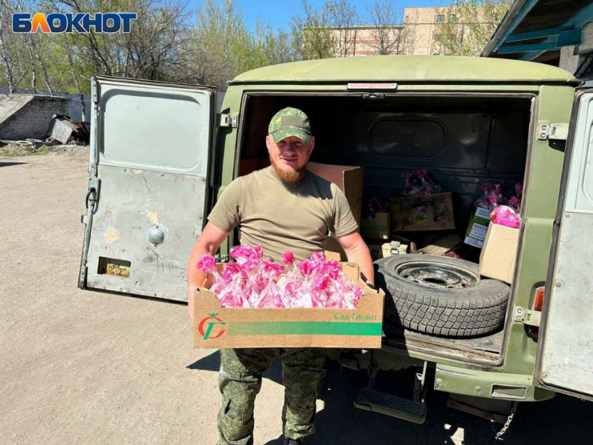 УАЗик куличей: бойцам на Красноармейском направлении передали пасхальные угощения